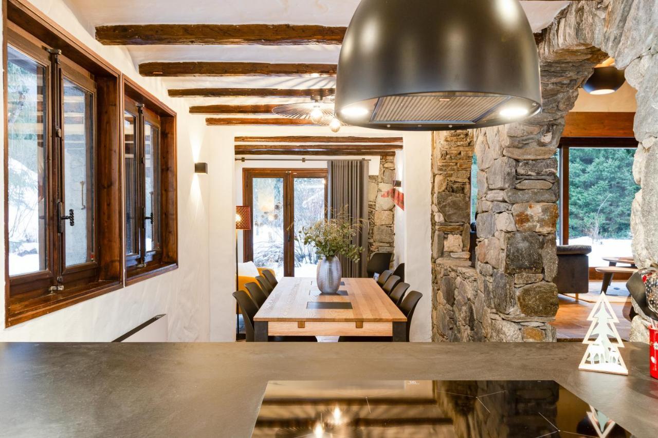 Chalet Les Praz - 280Sqm - Sauna Cinema Fitness - 5 Bedrooms In Heart Of Les Praz - By Cozee Rentals Chamonix Exterior photo